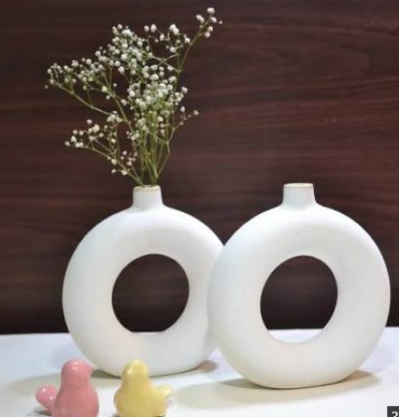 Glazed Ceramic Donut Vase – Stylish White Decorative Flower Holder for Living Room
