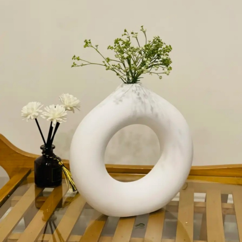 Glazed Ceramic Donut Vase – Stylish White Decorative Flower Holder for Living Room