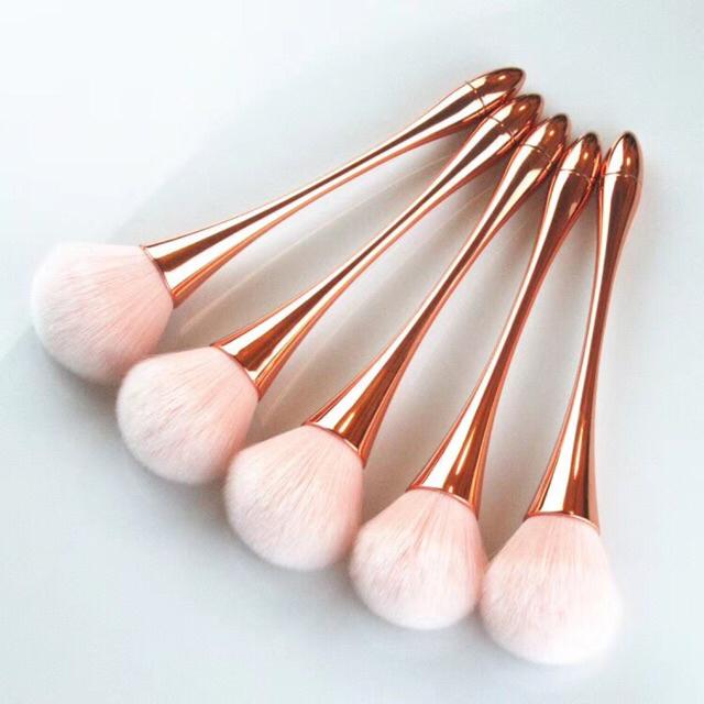 Glamorous Rose Gold Beauty Brush